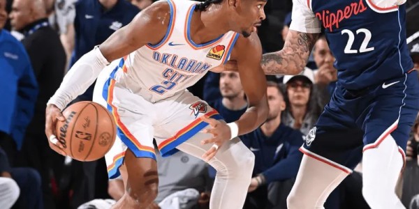 博鱼官网-亚历山大穿着粉色Shai001，得到20分1篮板11助攻