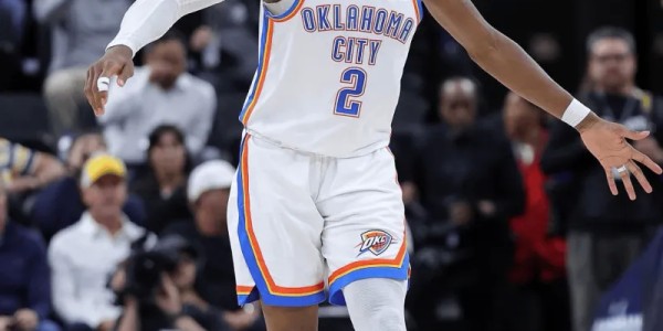 博鱼官网-亚历山大穿着粉色Shai001，得到20分1篮板11助攻