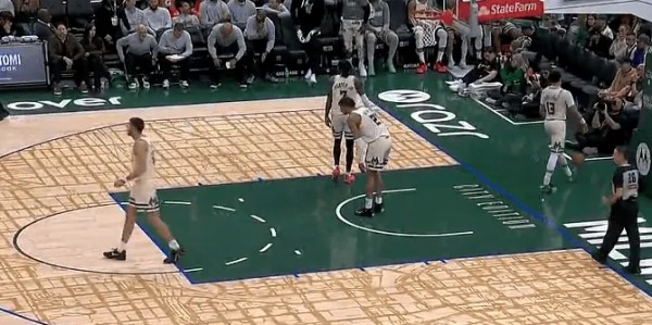 博鱼官网-普里查德三分投进，绿军领先雄鹿到30分杀死比赛悬念