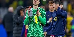 博鱼下载-退役选手当大爹！34岁什琴斯尼被轰18脚丢3球但8扑救，力拒翻盘