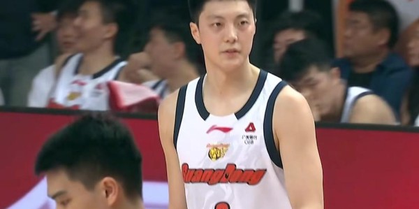 博鱼下载-广东男篮2分惜败，被福建男篮双杀，拉科塞维奇首秀32+16徐杰12分